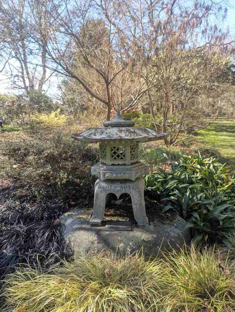 Ein chinesischer Altar (oder so) aus Stein.