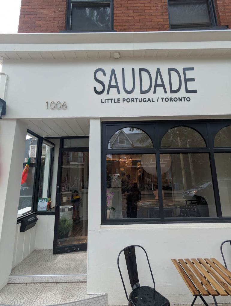Ein Restaurant heißt "Saudade".